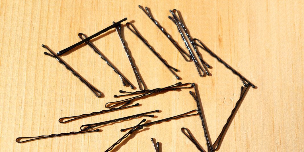 YouBeauty's tweet image. Bobby Pins Can Be Used For Much More Than Just Hairdos: Bobby pins can be found in just about any bathroom. Even if you swear you&apos;ve never actually bought a pack be... Read more at youbeauty.com/?p=153344 #homeslider #Life #life #lifefeature