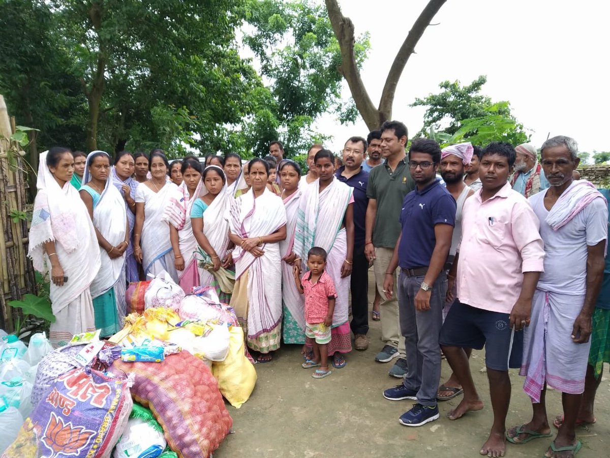 IndianOil_East's tweet photo. Flood relief by IndianOil AOD State Office employees covering three villages of Mayong Block of Morigaon District of Assam.#IndianOilCares https://t.co/cMHZIH1SZ3