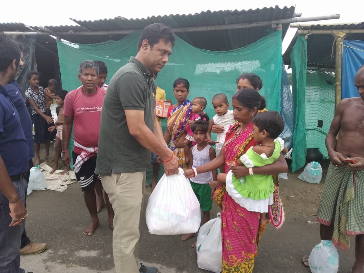 IndianOil_East's tweet photo. Flood relief by IndianOil AOD State Office employees covering three villages of Mayong Block of Morigaon District of Assam.#IndianOilCares https://t.co/cMHZIH1SZ3
