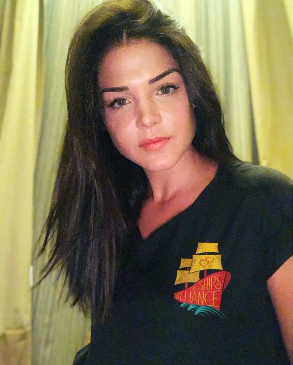 ohmyblakes's tweet photo. MARIE AVGEROPOULOS TOOK A SELFIE I REPEAT MARIE AVGEROPOULOS TOOK A SELFIE https://t.co/VRzYmvpPr3