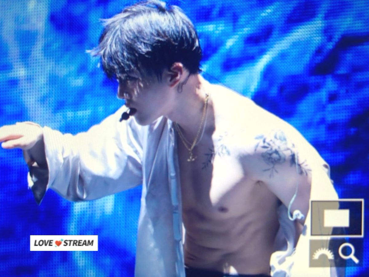 lovestream522's tweet photo. 190727 오빠의 갭🤦🏻‍♀️🥺💜🔥
#EXO #SUHO #수호 #준면 https://t.co/L0DUpV70Ly