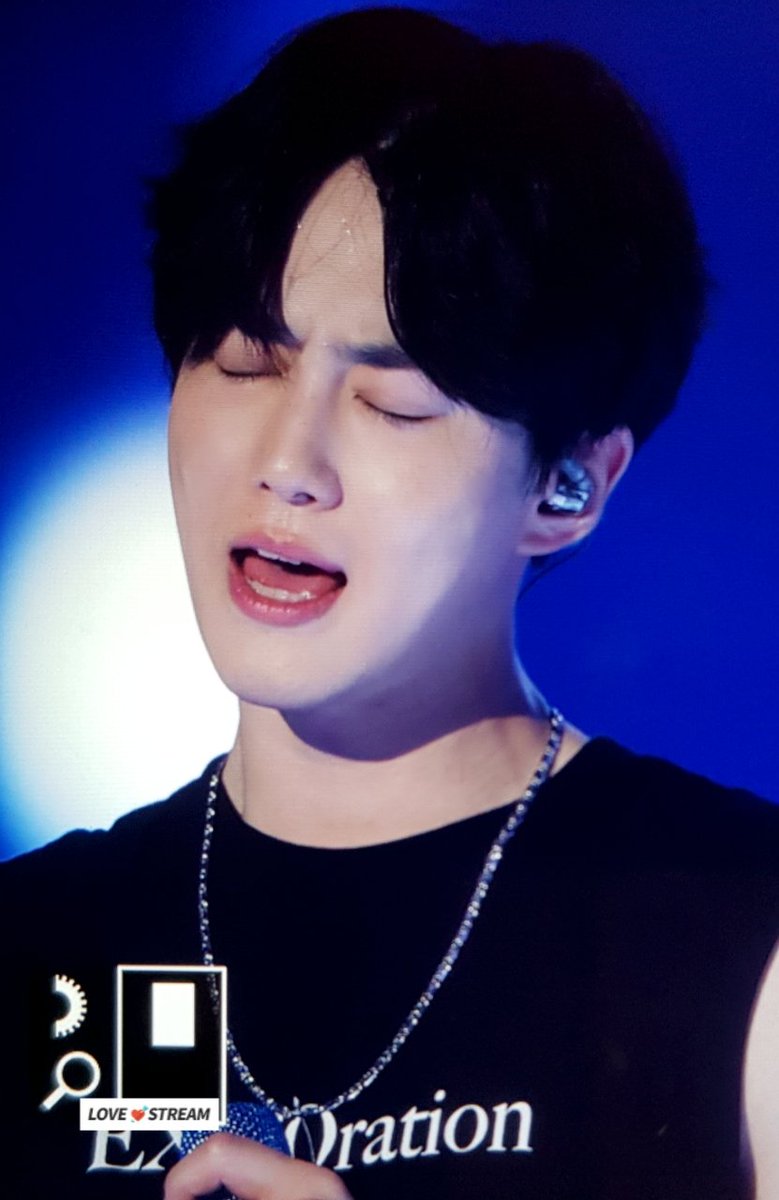 lovestream522's tweet photo. 190727 오빠의 갭🤦🏻‍♀️🥺💜🔥
#EXO #SUHO #수호 #준면 https://t.co/L0DUpV70Ly