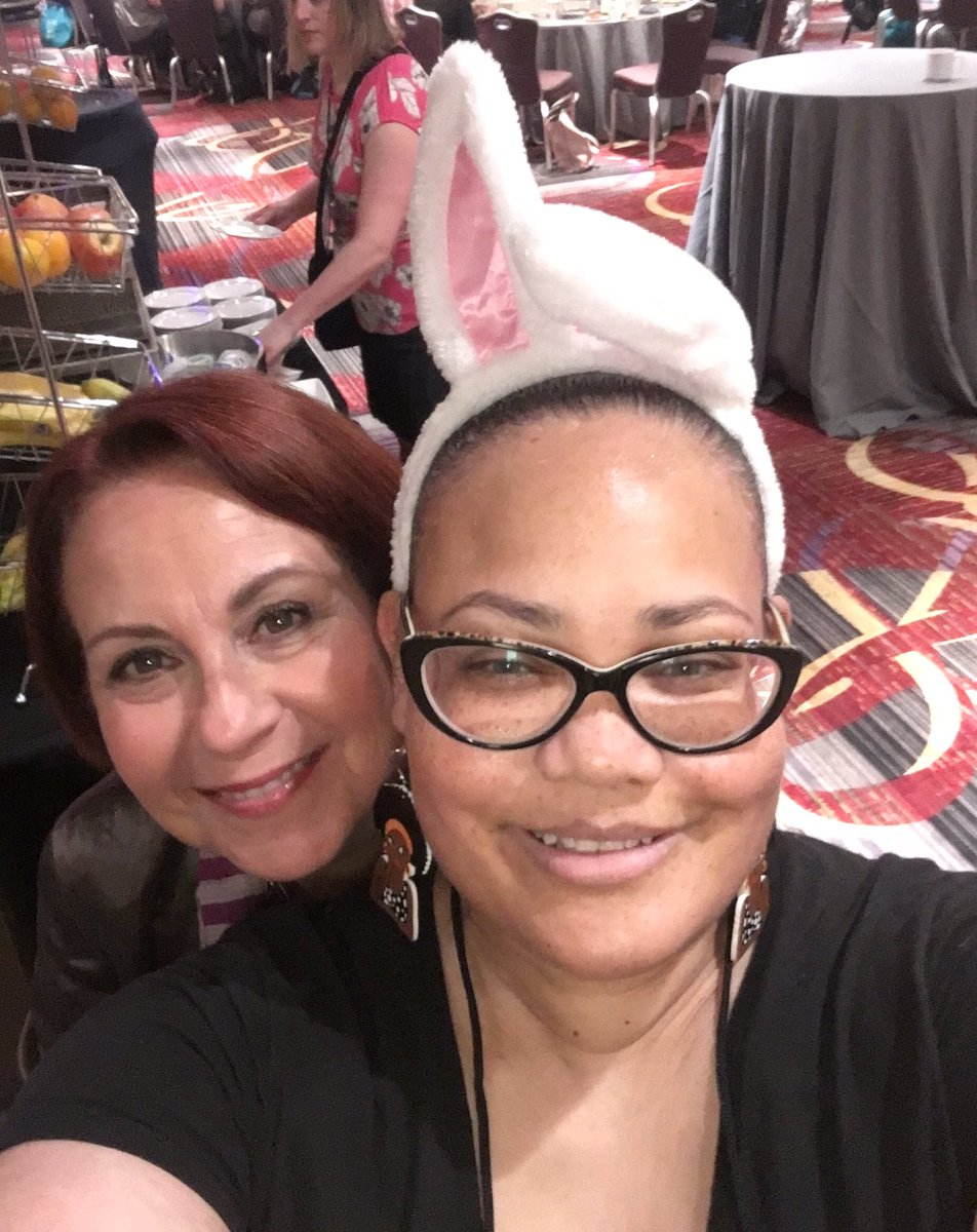 JoyfullyReviewd's tweet image. #RWA19 #bloggerday 

1 @shirleyjump 
2 @JannaMacGregor 
3 @CaridadPineiro @kmmaher @LoreleisLitLair 
4 @Twimom227 @mslizalou