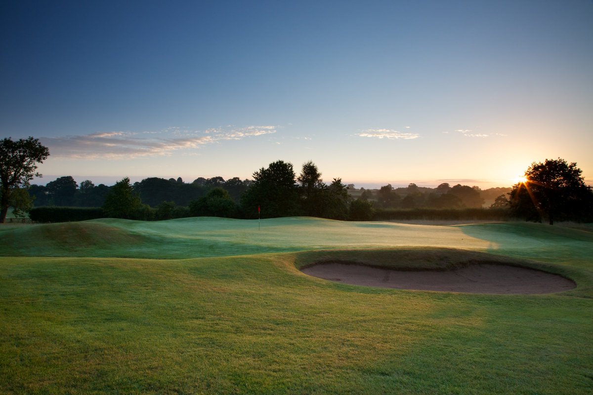Our Play or Relax experience gives you the chance to put your feet to work on the course, whilst your partner can put their feet to rest in the foot spas. 
ruddingpark.co.uk/offers/golf/pl…