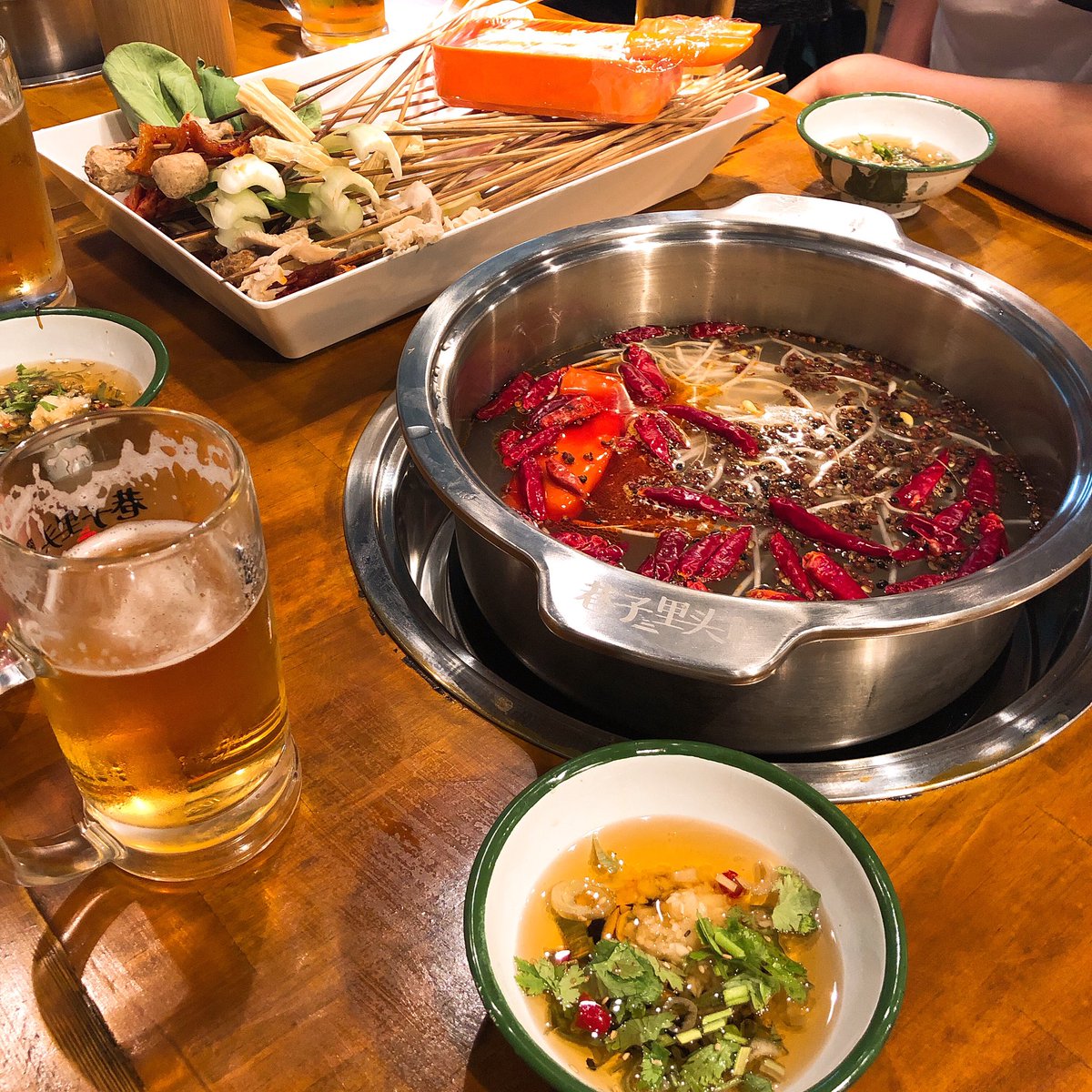 阿生 東京で中華食べる人 久しぶりに高田馬場歩いてたら現地系火鍋 串串 の店見つけた まず看板が簡体字だし 店内覗いてみたらメニューが中国語対応しかしてない しかも1串30円と良心的な価格 火鍋食べたい 阿生 東京で中華食べる人 久しぶりに高田馬場歩いてたら現地系火鍋 串串 の店見つけた まず看板が簡体字だし 店内覗いてみたらメニューが中国語対応しかしてない しかも1串30円と良心的な価格 火鍋食べたい