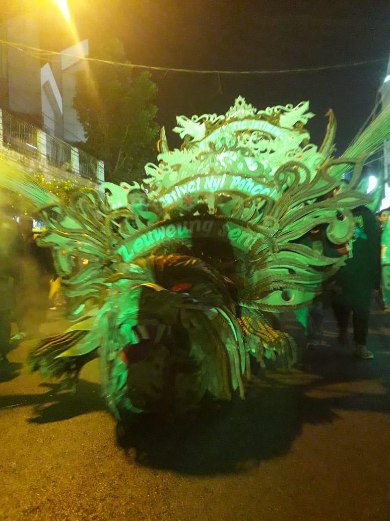 DistarkimPWK's tweet photo. Hati2 mang, manggul dan ngadorong itu berat.. Smangat trus.. #HUTPurwakarta @DiskominfoPWK @Kaharti_PWK @ratna_anne https://t.co/vgAQfEeoPr