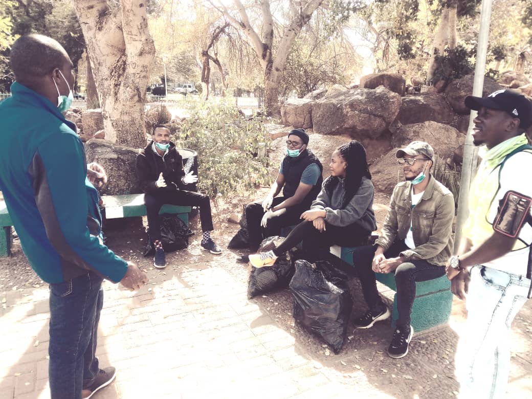 ShokoTonderai's tweet photo. #DAY 878 it does not take much to make a difference lets
#KeepBulawayoClean
#KeepGaboroneClean
#KeepJoburgClean
Well done Team Gaborone & Team Bulawayo @BWmalcomX @samkebusiness @CityofBulawayo @city_gaborone @rtBotswana @Busisa74 @BogoloKenewendo @KirstyCoventry @UNEnvironment https://t.co/55BP3BduyY