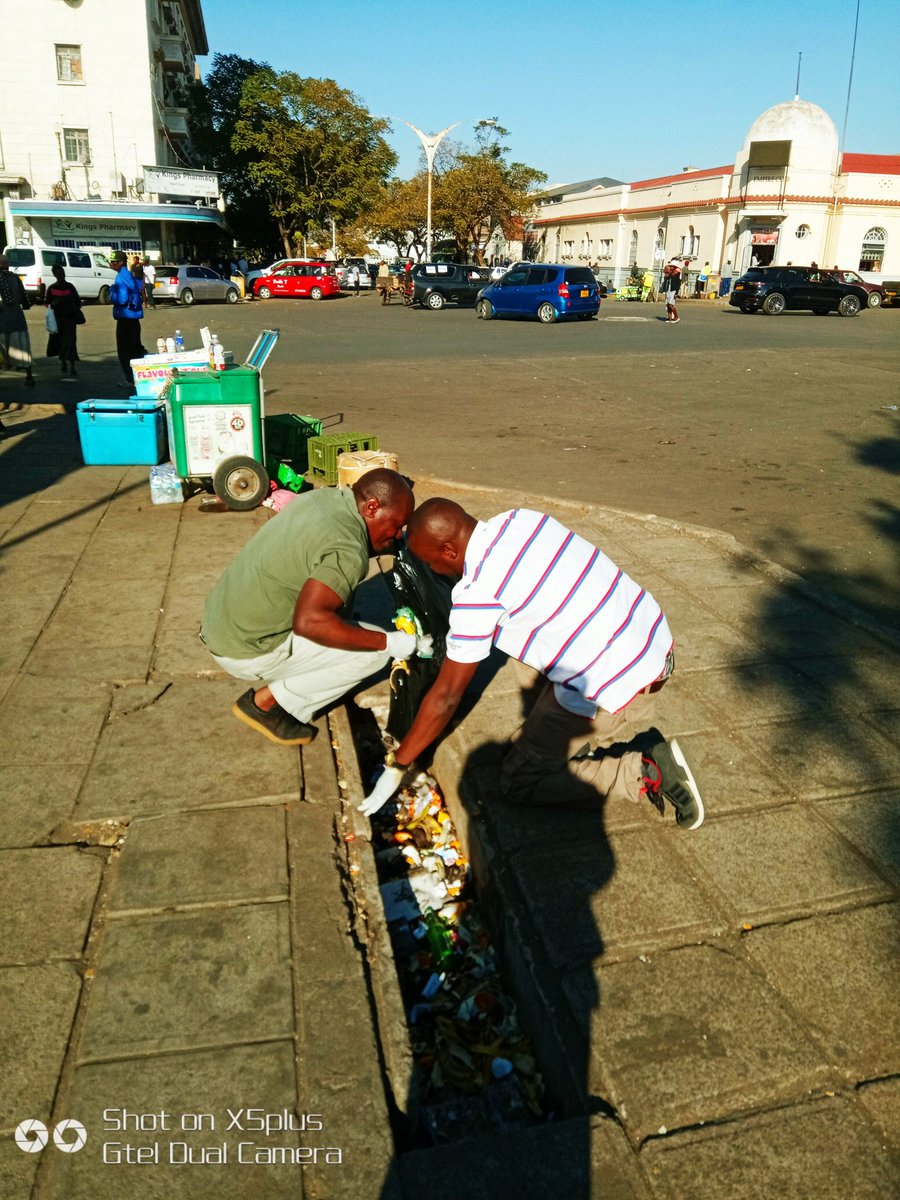 ShokoTonderai's tweet photo. #DAY 878 it does not take much to make a difference lets
#KeepBulawayoClean
#KeepGaboroneClean
#KeepJoburgClean
Well done Team Gaborone & Team Bulawayo @BWmalcomX @samkebusiness @CityofBulawayo @city_gaborone @rtBotswana @Busisa74 @BogoloKenewendo @KirstyCoventry @UNEnvironment https://t.co/55BP3BduyY