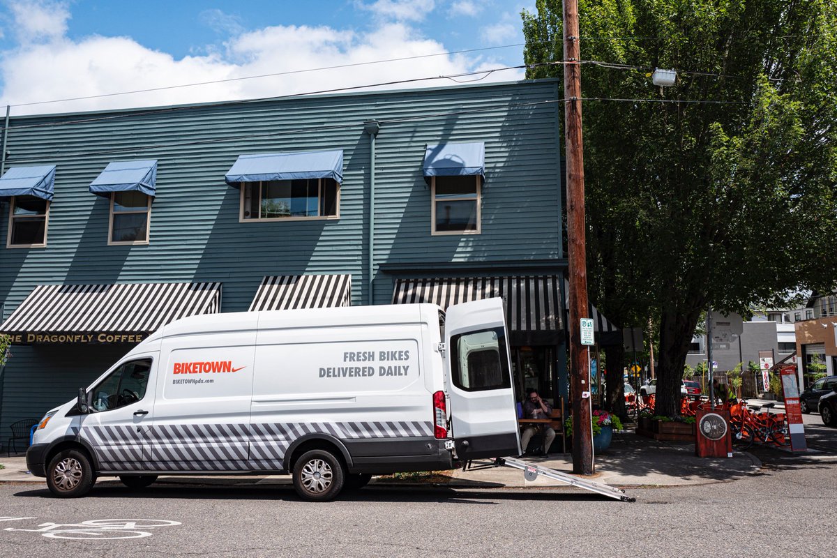 portlandlove2's tweet photo. ポートランドのBIKETOWNのメンテ車、発見！なかなか珍しい光景♪
FRESH BIKES
#loveitportland #loveitportlandoregon #loveitoregon #portland #pdx #portlandmade #portlandoregon #portlandpdx #travelportland #traveloregon #ポートランド #biketown #レンタルバイク #レンタルサイクル https://t.co/2kZ3ErszOO