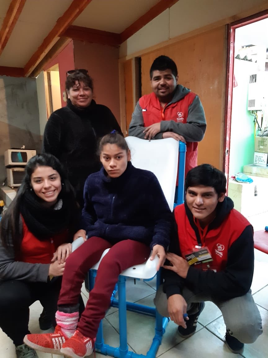 V_teletonIqq's tweet photo. ¡Buenos días a todos! 🌤

Jessica Flores y Gabriel Cáceres usuarios de #Teletón #Iquique fueron unos de las tantas familias que intervinieron el día de ayer los chicos en este #AbreMasivo 🏠🔨

¡Mucha fuerza y éxito para el día de hoy! 💪😀 https://t.co/Z7eYRhGRzy