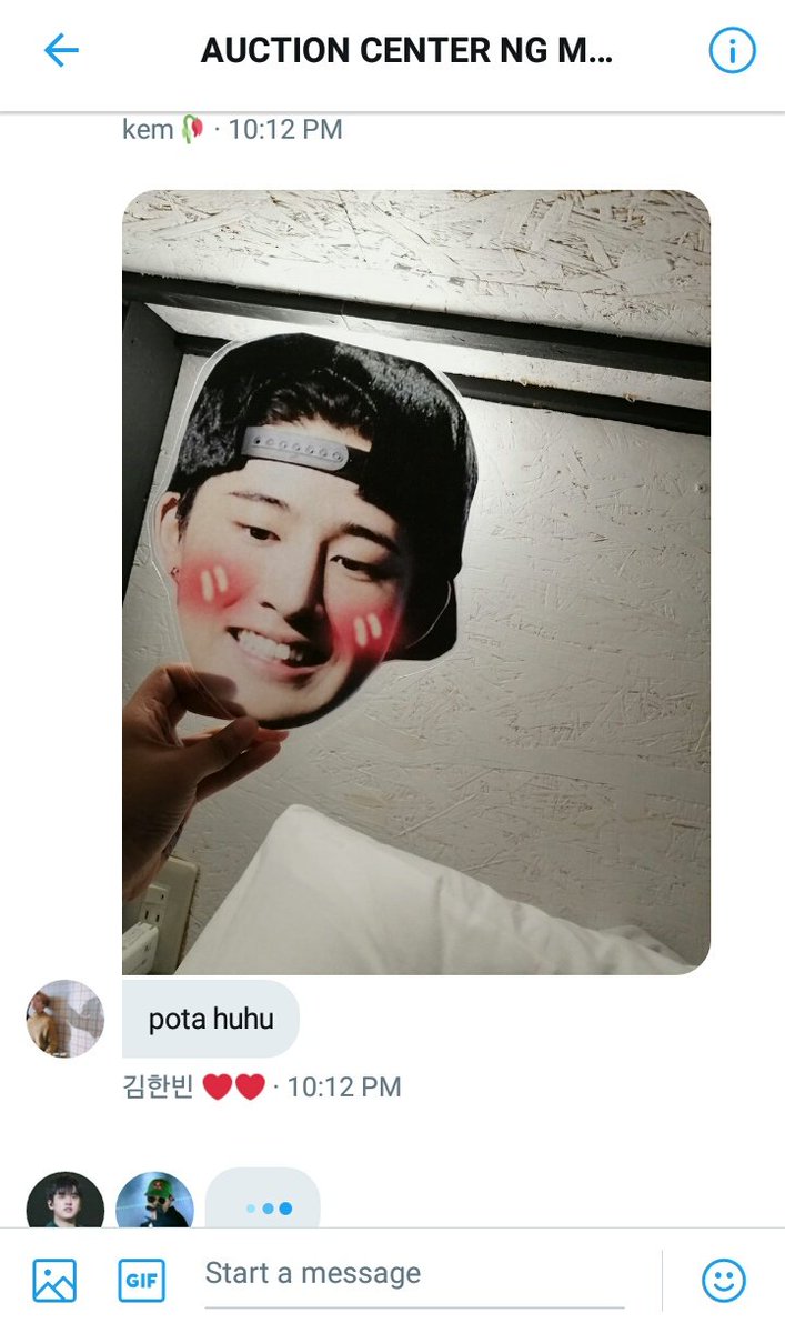 crimkl's tweet photo. YOU GUYS 😭😭😭 OUR FRIEND EKANG HAD A REMEMBRANCE WITH OUR DONGHYUK!!!! 😭😭😭😭 WE'RE SO HAPPY FOR HER. SHE IS ALSO THE ONE WHO BROUGHT LAMINATED KIM HANBIN HEAD ON THE CONCERT AND TO THE HI TOUCH!!!!!!
#iKONJAPANTOUR2019
#iKON 
#頑張ってiKON
#iKONJapanTour2019_FukuokaD1 https://t.co/7B4p77zGVj