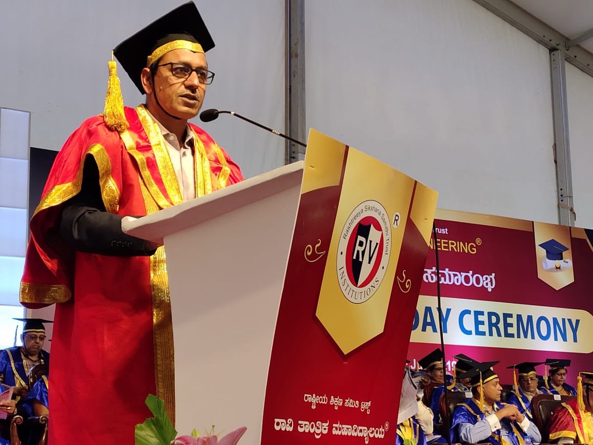 Omkar_Raii's tweet photo. @stpiindia @RVInstitutions It’s a great honour & privilege for me to address at the 9th #GraduationDayCeremony of RV College of Engineering as Chief Guest and motivate the graduating students to achieve their aspirations with meaningful objective in a passionate manner. @RVInstitutions https://t.co/Gg94dYShaZ