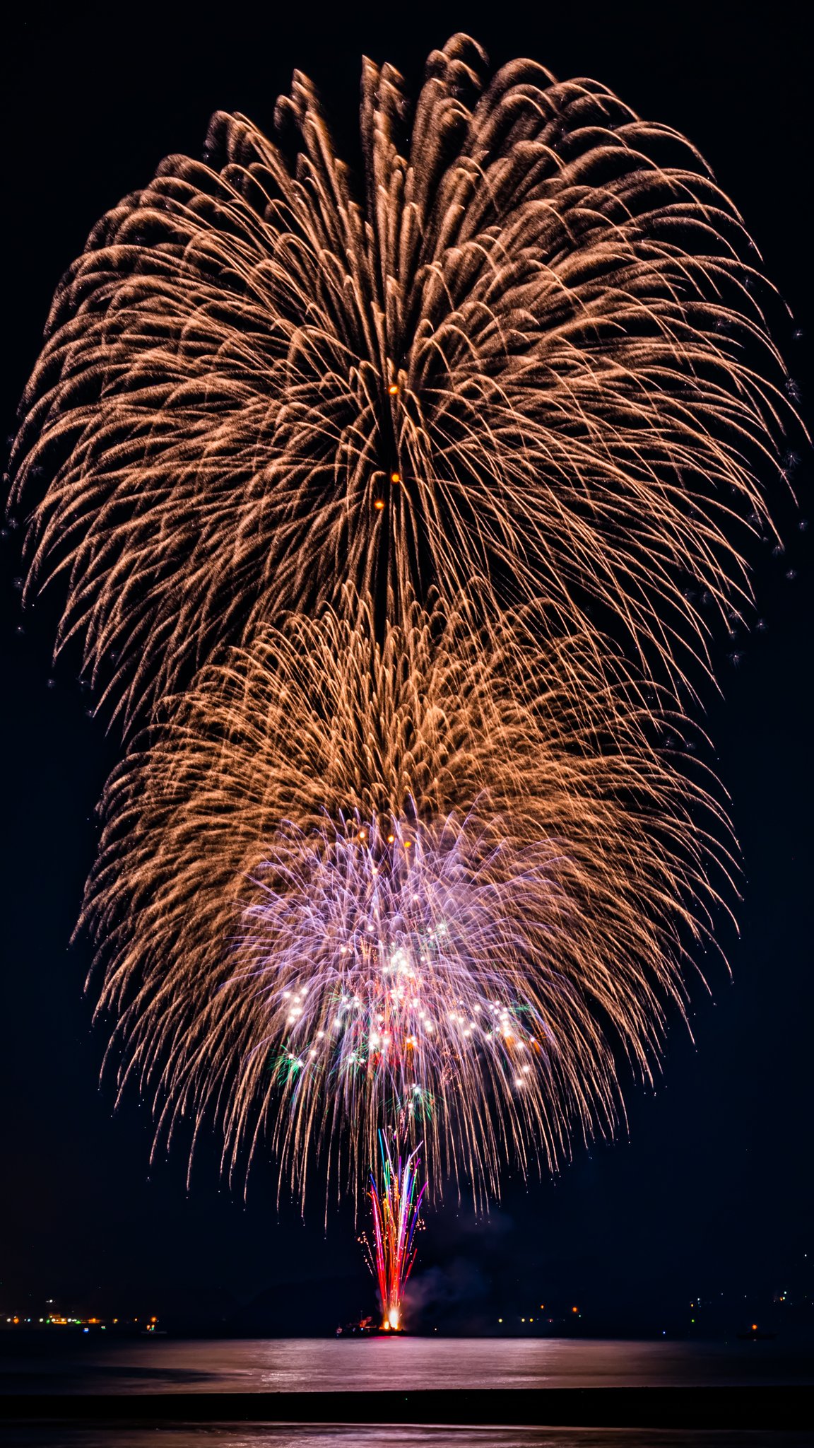あららぎ 花火 縦四枚 スマホの待ち受けなどに使ってもらえたら嬉しいです Photography 花火大会 T Co Ia2ky9rkqm Twitter