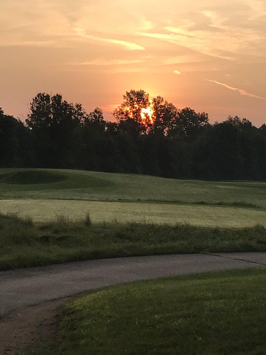trapperjay45's tweet photo. Never tire of the sunrises every morning. Another beautiful Michigan morning at Angels Crossing Golf Club. #gcsuperintendent #lovemyjob https://t.co/0ouNVE48Tu