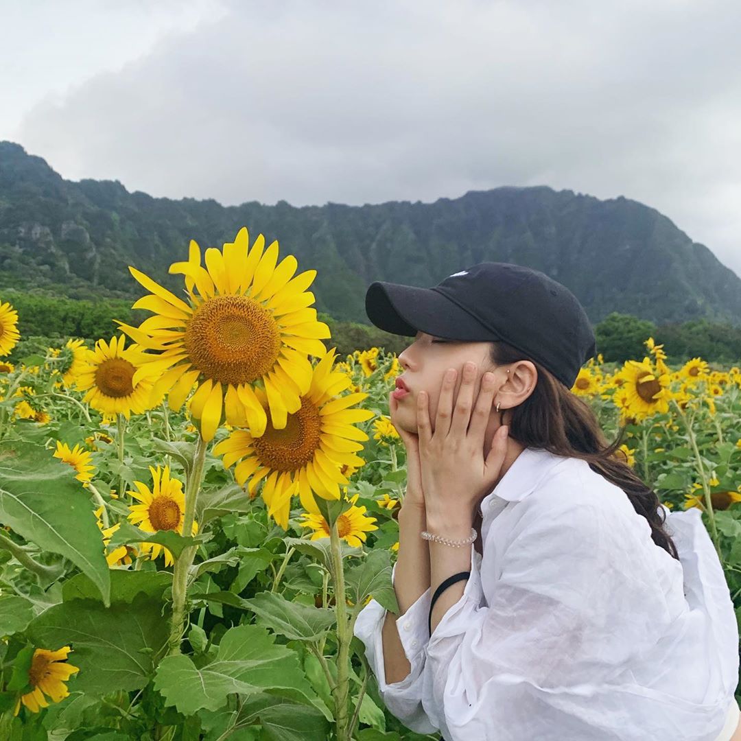 tuanmarke's tweet photo. bunga sama umba lumba aja yg di cium hey kamu @JIECHUKIM !! https://t.co/C9Ul7z2gX4