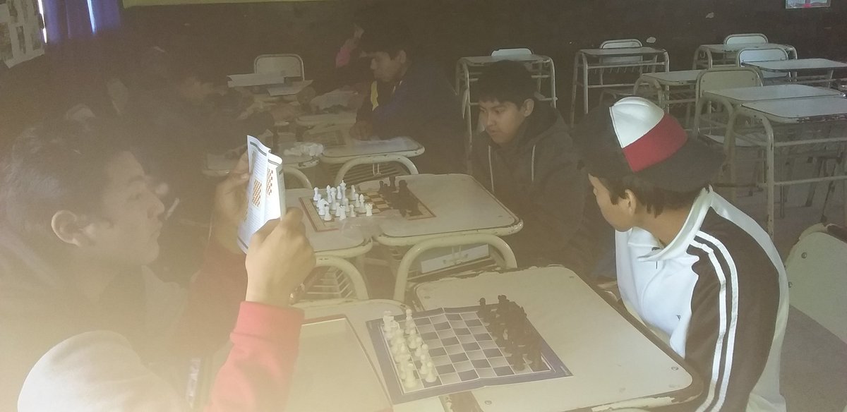 jju_lio's tweet photo. #SomosCAI15 taller de ajedrez educativo. @CarmeloBautis10 @lescano_marite @patriciapinasco @FerSiarezEa @fguillesaavedra @juancarlosvilc @artydance23 https://t.co/3xP7aopr6I
