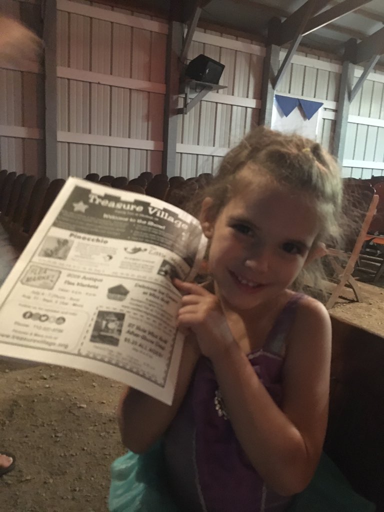 PennieKlepper's tweet photo. Waiting for the show to start! #TVillageBoji https://t.co/MIxOlouLsi