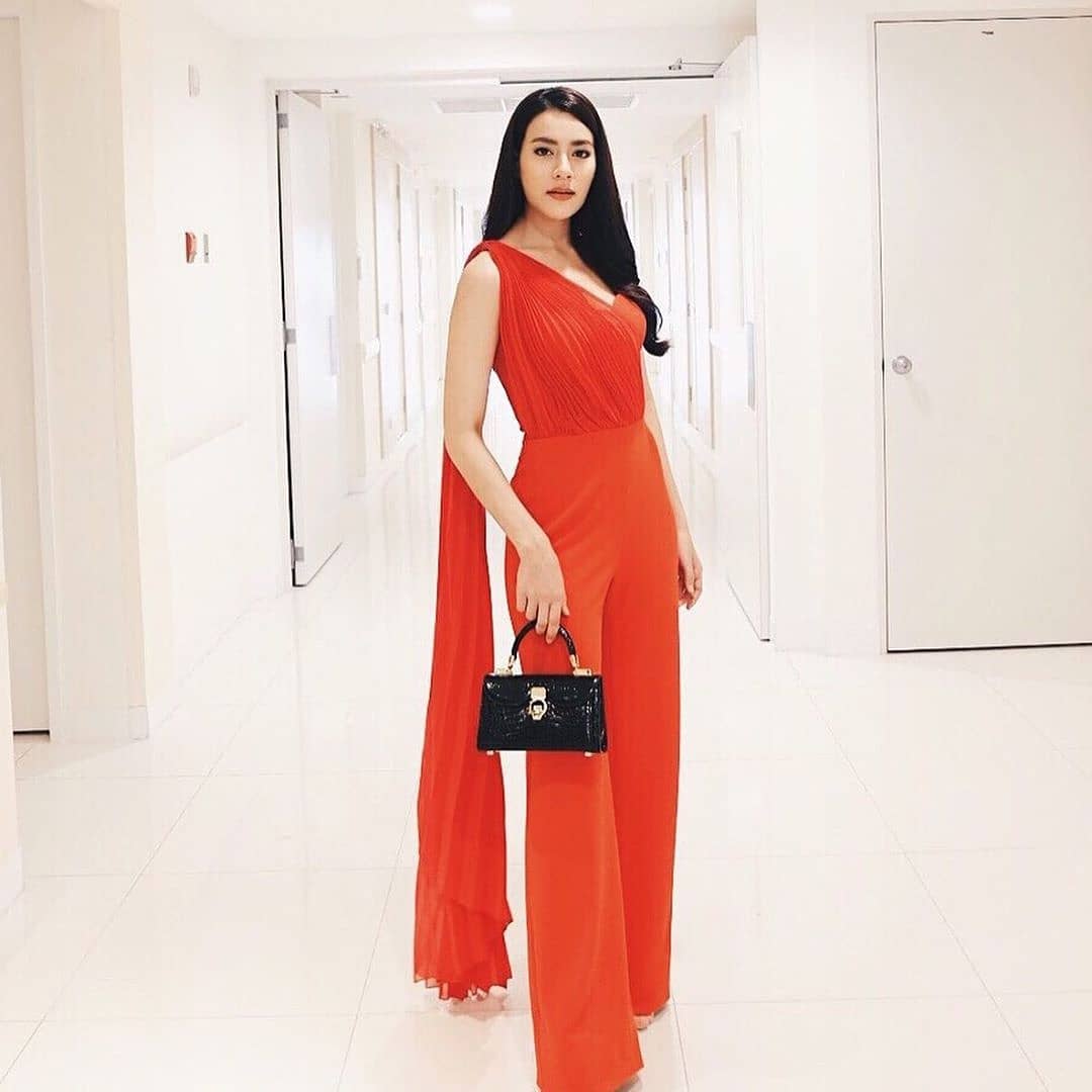 LoveKKimmy's tweet photo. Kimberley #whenindoubtwearred #เดือนหยาด #พิลาสลักษณ์ #สองเสน่หา 💃: @vatanika_official 👜: @bangkokbootery 💄: @meawsy 💇♀️: @tornaron
#teamverasalon @macmara_a
Cr.@verasalon https://t.co/xfyQZhuIXP