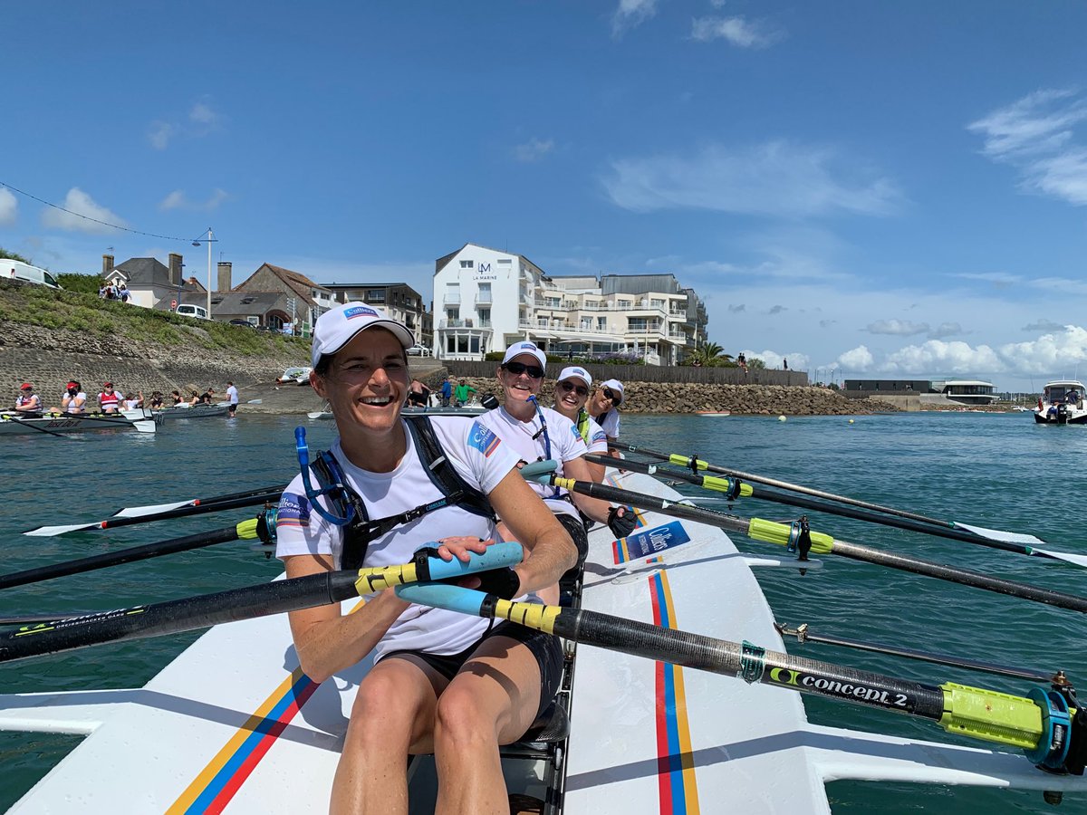 TracyMourant's tweet photo. An incredible row by Boat 87 in really tough conditions. And we overtook a men’s quad on the way in. Well done everyone and thanks to the support crews #gorey2carteret https://t.co/rmIc9ChYNX