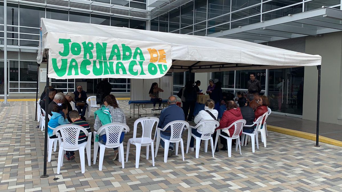 JEFSAFAC's tweet photo. #JornadasJEFSAFAC | Participa de la tercera jornada de vacunación, tenemos disponibles el esquema regular para menores de 6 años, mujeres en edad fértil y mayores de 60 años.
ESMARCFAC #DMEFA @FuerzaAereaCol
¡Vacunas al día, te la ponemos fácil! #VacunaciónAlDía #SanidadMilitar https://t.co/Qr5lFHcF60