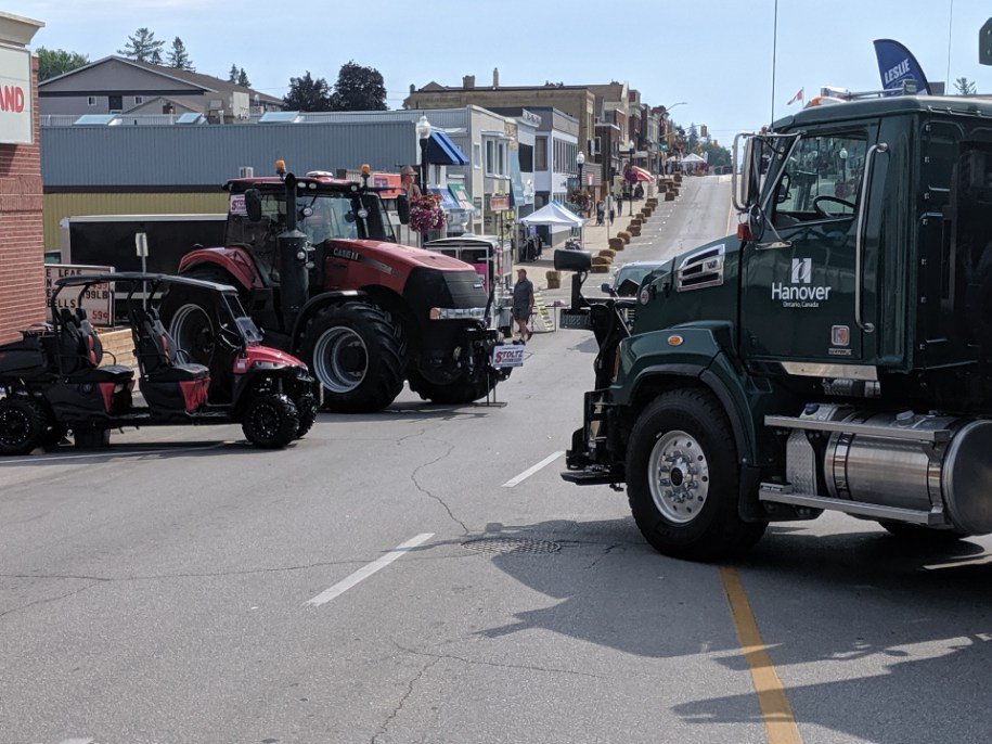 EquipmentOnt's tweet photo. All set up at the #TouchaTruck events at the @HanoverSSFest.   Just wanting for the little climbers to arrive.   :) 

#HanoverSSFest @Case_IH @caseiheventsON @Mahindra_USA https://t.co/g1TNHcCmLH