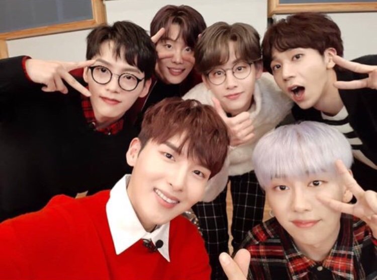 kbsasong4you's tweet photo. #핫샷 풀버전 다시보기 쇼 지금 최초공개 됩니다💚
#AS4U on air! #려욱 #노태현 #태현 #티모테오 #최준혁 #윤산 #호정 
https://t.co/9hg2dT2eWO https://t.co/NPboZFL8PI