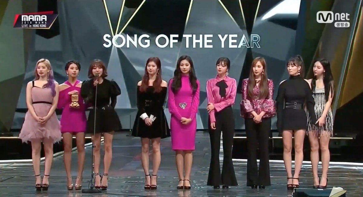 yeondubz's tweet photo. these are the photos of twice winning soty but my eyes are only at nayeon who's constantly at the side https://t.co/XzVILox78t