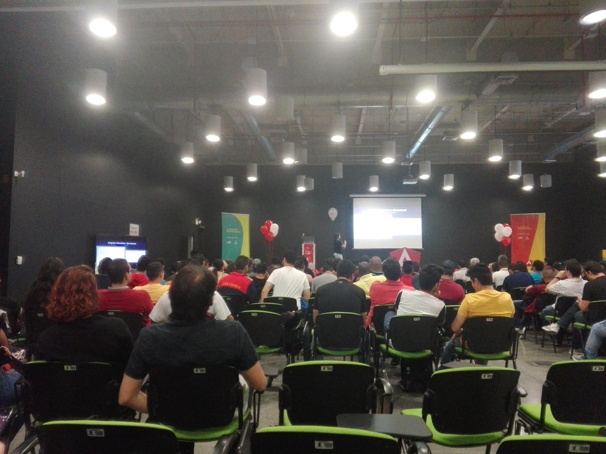 estefelipe89's tweet image. No se si es más triste que se me hayan quedado los anteojos, ó que trate de ver las fotos que tomo en el @angulardaymed para tratar de leer, y que las fotos estén más borrosas que mi visión.  #angulardaymed 
#blurry