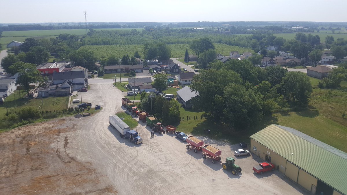 TheChadRecker's tweet photo. @DuesburyRachel SRW coming into McGregor today.  3 new belts and full speed ahead.  I hope the rain stays away for a couple more days. https://t.co/MiwDkp5NKQ