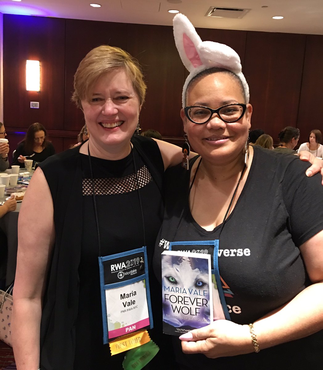 JoyfullyReviewd's tweet image. #RWA19 #bloggerday 

1- Networking 
2-@DrenzPen @jaimebeck
3- @MariaValeAuthor !!!!!!!! Howwwwl
4- @jaynechanger @LoreleisLitLair @JanetRodman @pickletoria