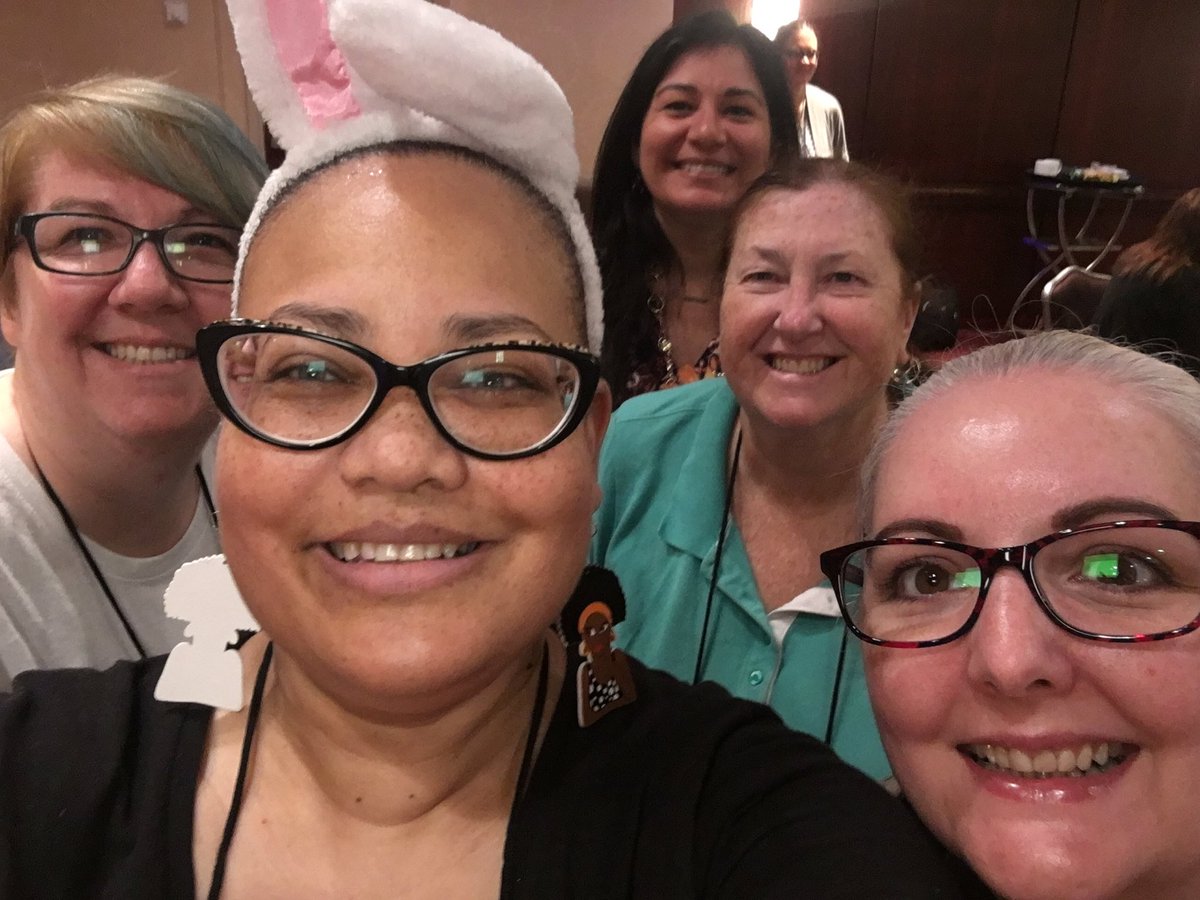 JoyfullyReviewd's tweet image. #RWA19 #bloggerday 

1- Networking 
2-@DrenzPen @jaimebeck
3- @MariaValeAuthor !!!!!!!! Howwwwl
4- @jaynechanger @LoreleisLitLair @JanetRodman @pickletoria