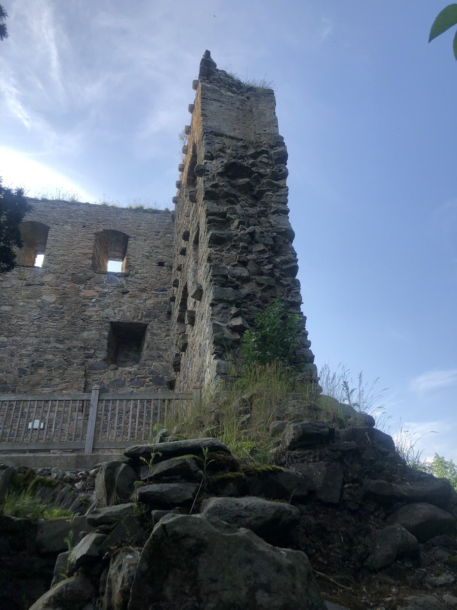 HA11NNH's tweet photo. #theboy and I #datenight #castles #drumin #trip out #scotland https://t.co/Q4eSQzJHVo