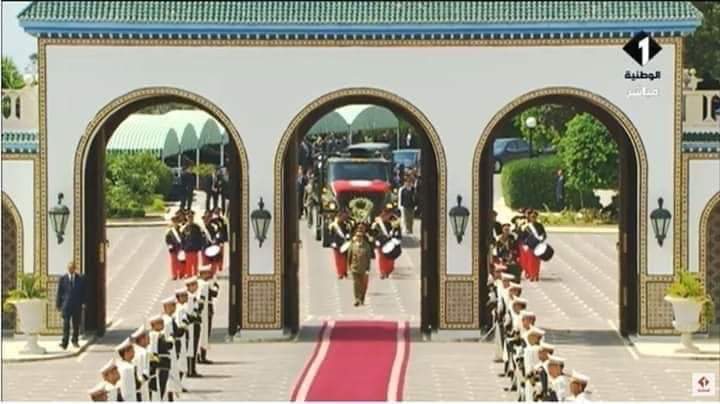 Khoukha9200's tweet photo. Si El Beji tu as toujours prôné
"Hybet eddawla"
Pour tes adieux ton peuple te l'a offerte !
Vive la 🇹🇳
#BejiCaidEssebsi #الباجي_قائد_السبسي  #تونس_تودع_رئيسها https://t.co/vuwmCozkV2
