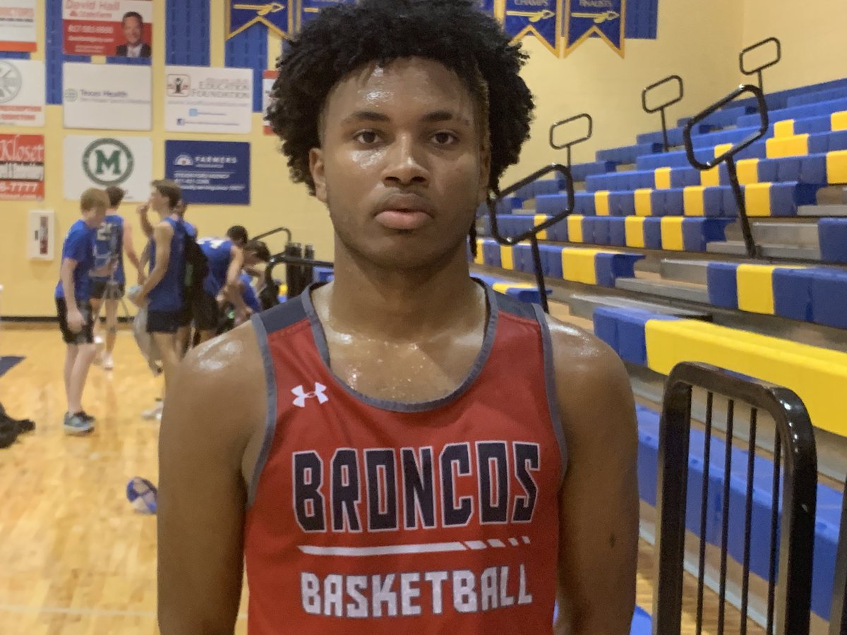 TexasHoopsGASO's tweet photo. .@MBHS_HOOPS Ty Reedy was an efficient scorer. He heated up in a hurry then stayed hot until the end. Hitting pull up 3s, getting to the paint with ease and hitting tough shots and making them look easy. #KellerGASO https://t.co/Ko2J0MECR8