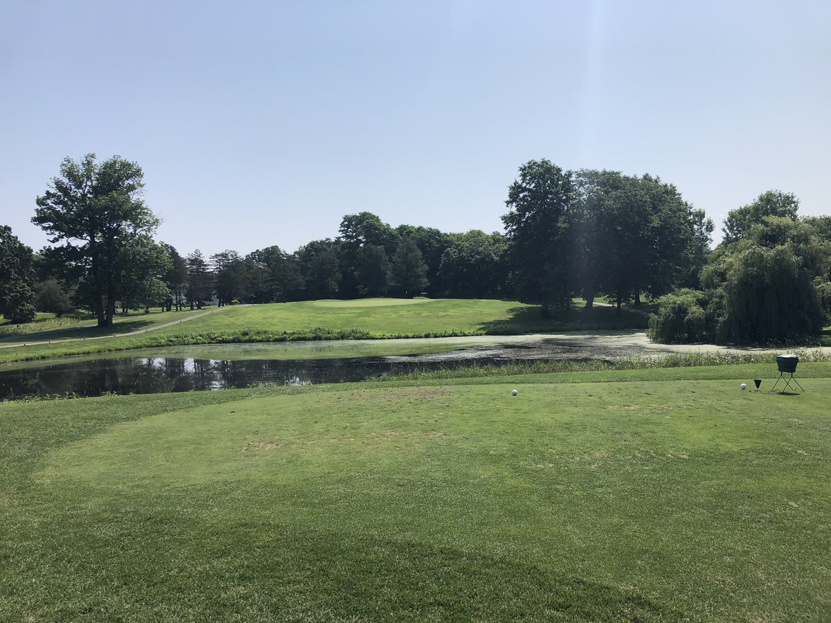 PerryLaskaris's tweet photo. Already #HotGolf https://t.co/hueta7y5OQ