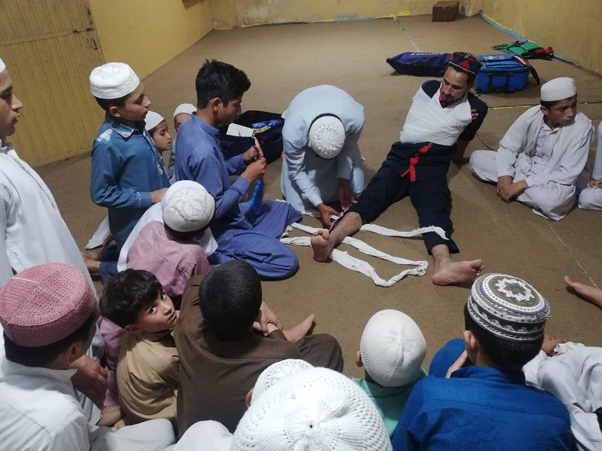 MaseehaS9's tweet image. We are delighted by the progress of the Madrassah training by Maseeha EMPs. Third class has taken place in which they have been taught CPR and splinting fractures! 1/2
#firstsid #communitymatters