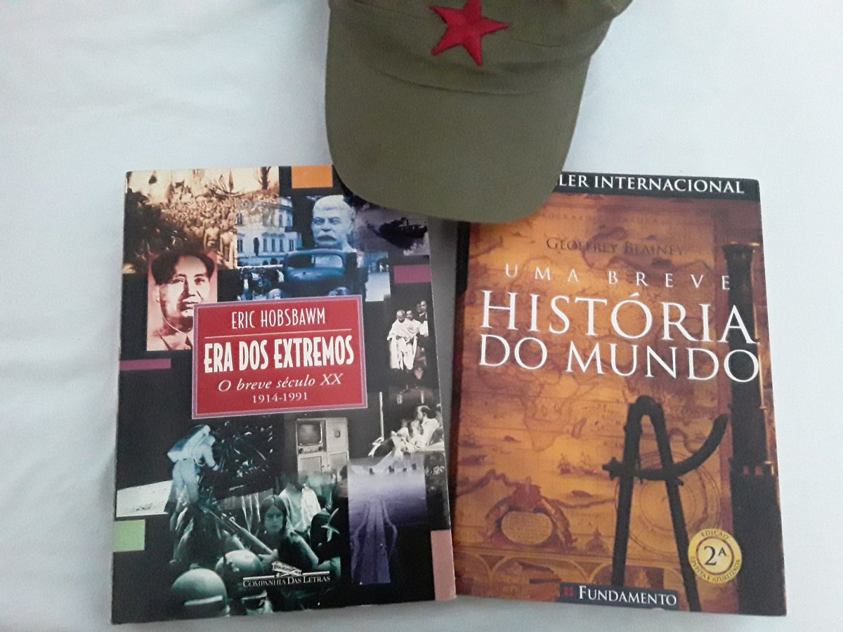 chemujica's tweet image. Meus brinquedos chegaram e #euapoiomanu #EricHobsbawm