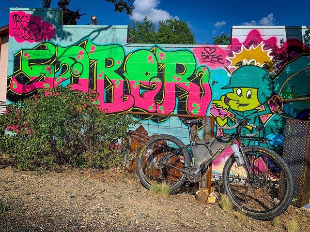 #ElMonstrrachi hanging with some #PrescottAZ #streetart #graffiti on the #southside of town. .
.
.

#bskrew #soberoneski #dropbarsnotbombs #monstercross #dropbarmtb #mtblife #bikepacking #bikepackinglife ift.tt/2ZgKPWu