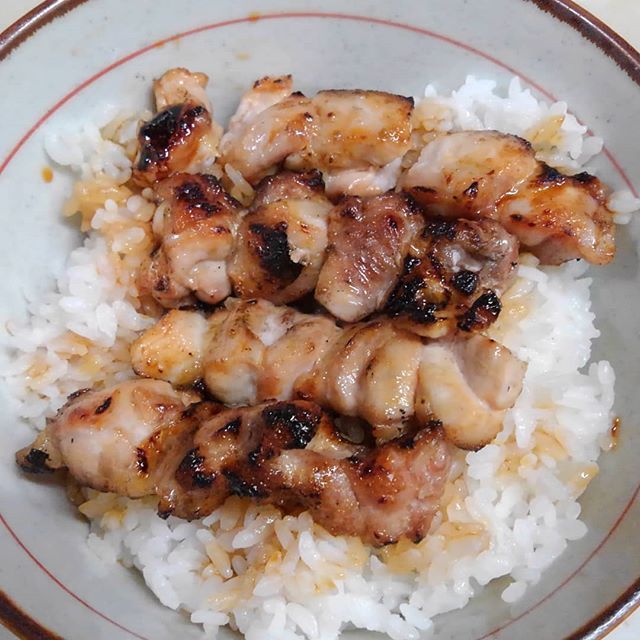 torihei_kyodo's tweet photo. お疲れ様リーマンは鳥丼で！ https://t.co/RQdhBGeXoR https://t.co/tVihBTRrw1