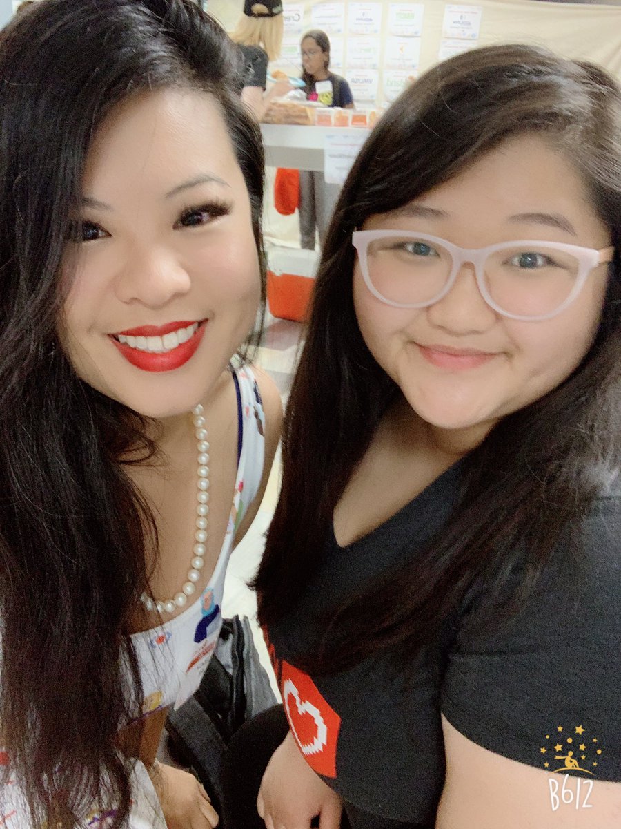 ladyleet's tweet photo. I love these women of @angulargirlskc!
@adorayang @SonOfABeth #nggirlskc #codelikeagirl @angulargirls #angulargirls #fempire #changetheratio https://t.co/pCijjjvDi8
