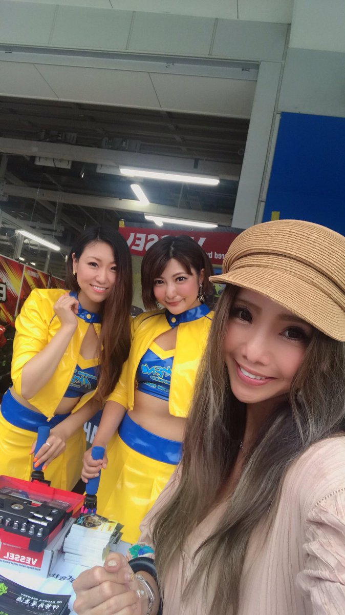 nakamurajunko_2's tweet photo. 1日目終了😌💕
飲んだら明日は4:30起き😱
#雨の8耐
#鈴鹿8耐
#コカコーラ鈴鹿８時間耐久ロードレース2019 
#レースクイーン
#明日は晴れ希望
#台風やだな
#rq
#model
#modelagancy
#joffice
#motorcycle
#race
#suzuka8hours https://t.co/8YayhJfmXx