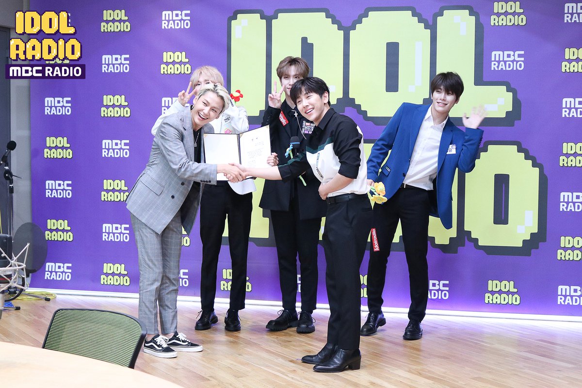 idolradiokorea's tweet photo. [#아이돌라디오 앨범 20190726] 

ep297. 들장미소년🌹 with JBJ95, 김동한, 노태현 

#IDOLRADIO #BTOB #비투비 #정일훈 #JBJ95 #켄타 #상균 #김동한 #KIMDONGHAN #노태현 #ROHTAEHYUN https://t.co/qs9WgQ9PSM