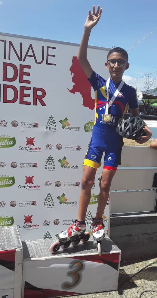 ASOPEC's tweet photo. ORGULLOSOS DE USTEDES. Adrián García y Julio Arenas culminaron exitosamente la Copa Santanderes de Patinaje de Carrera celebrado en La Ciudad de Cúcuta, Colombia. De esta forma dejan en alto el nombre de nuestro estado junto a todo el TEAM VENEZUELA. https://t.co/xMWnrlO6ZC