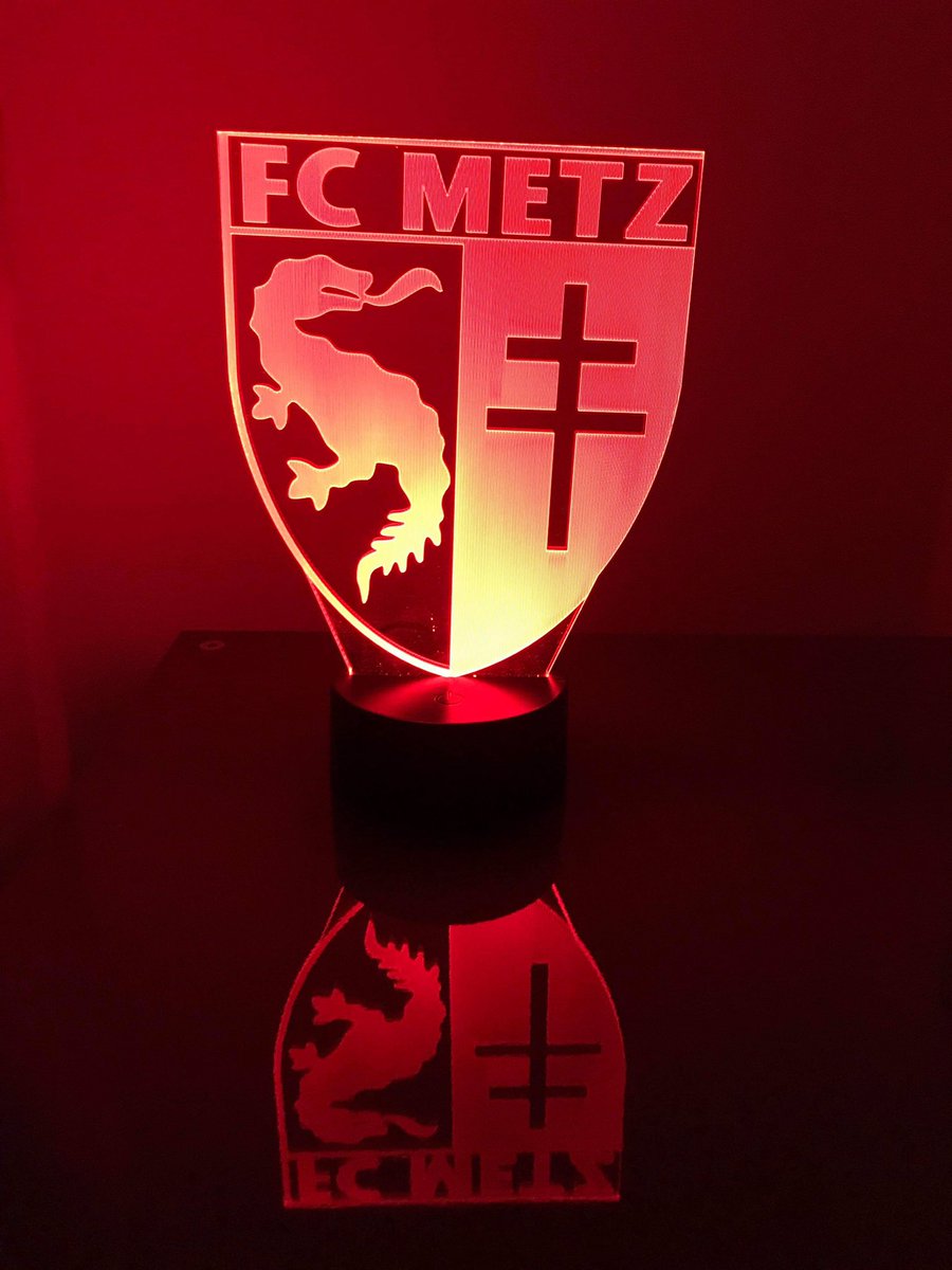 ItsTheLightLab's tweet photo. Vous êtes une team, un collectif, une association et vous cherchez une lampe de bureau avec votre logo ? Contactez nous en MP, on peut vous fabriquer ça et rajouter une touche personnelle à votre intérieur 💡 https://t.co/9wfb5jEXML