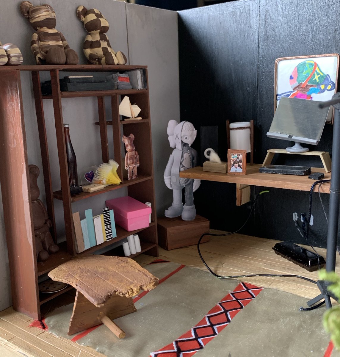 namgistudio's tweet photo. I made mini replica of Namjoons studio 

@BTS_twt https://t.co/nzqUW4nNjS