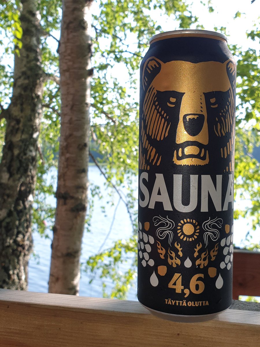olutwiitti's tweet photo. Karhuakin hikoiluttaa näin kuumalla kelillä. Lempeitä löylyjä kaikille ja mukavaa saunapäivää! #saunapäivä #olut https://t.co/sApGyYsYed