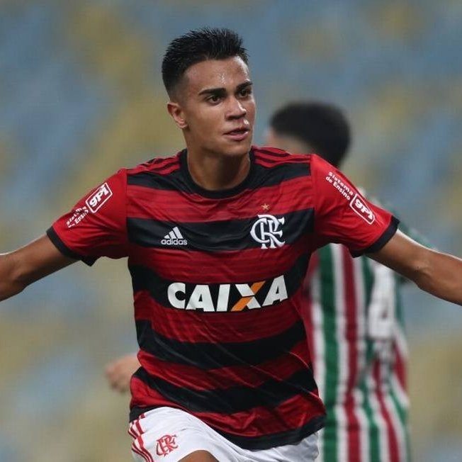 trendizei's tweet photo. O Jovem que acabou com o Emelec ano passado/ O jovem que vai acabar com o Emelec esse ano https://t.co/5JrUvFvCzZ