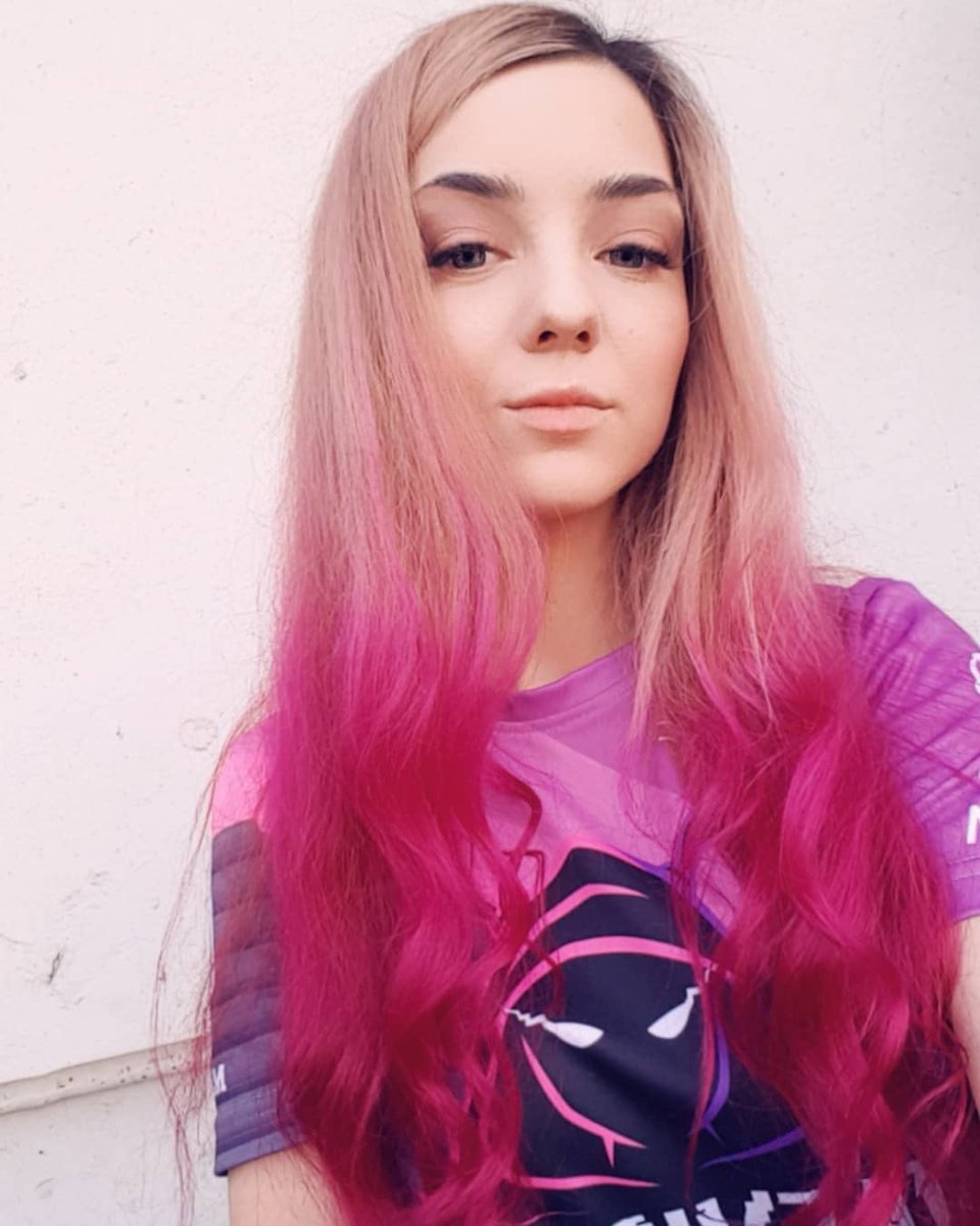 Last game for today versus M19 starting soon!

Watch: live.ru.lolesports.com 

#vaevictis #leagueoflegends #vaevictisteam #lcl  #girls #cybersport