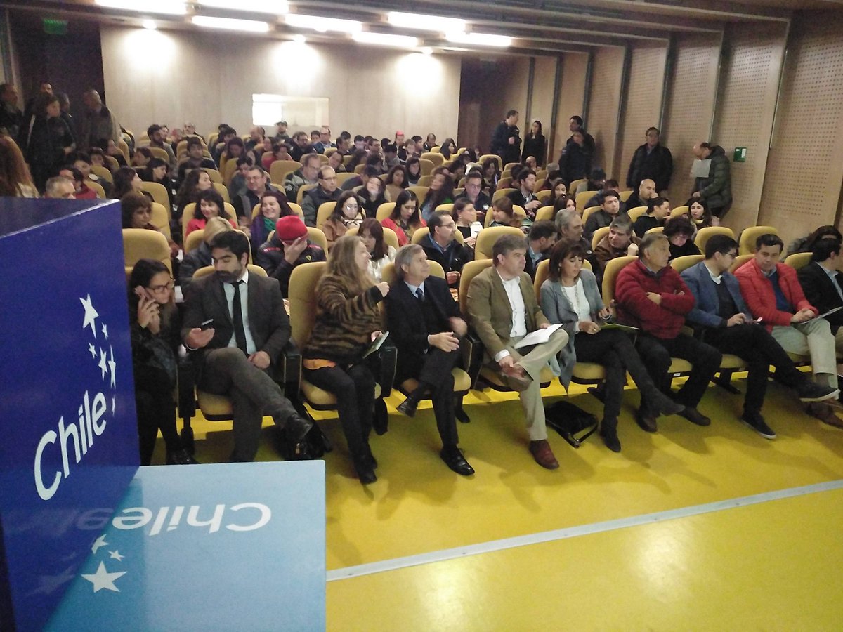 sernatur_valpo's tweet photo. Más de 170 empresari@s y emprendedor@s turísticos de la Región de #Valparaíso participando en el Taller Marketing Digital 360, actividad gratuita inédita, organizada por @subturismo y @Sernatur. Una muestra de la importancia turística de nuestra región 👏👏👏 @IntendenciaV https://t.co/Ndjwcre1QJ