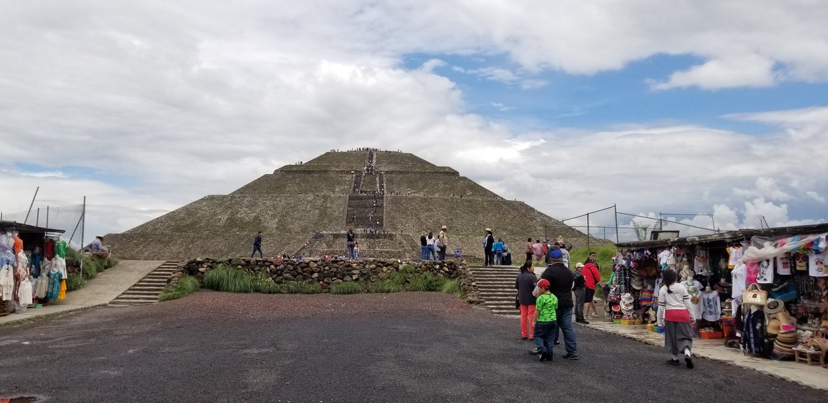 mell702's tweet photo. #Pyramids 
#wentupanddown
#Teotihuacán https://t.co/OCJhm5R96Z